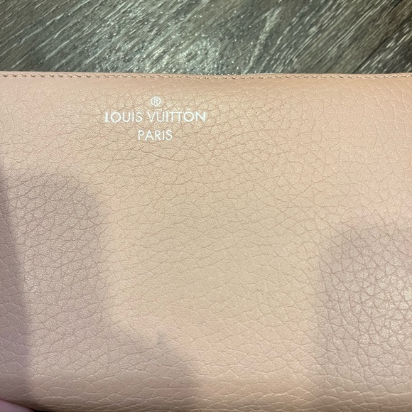 Louis Vuitton Comete Wallet in Taurillon Leather - Picture 6 of 16